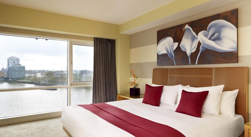 Plaza On The River Aparthotel London Exterior photo A bedroom at the hotel